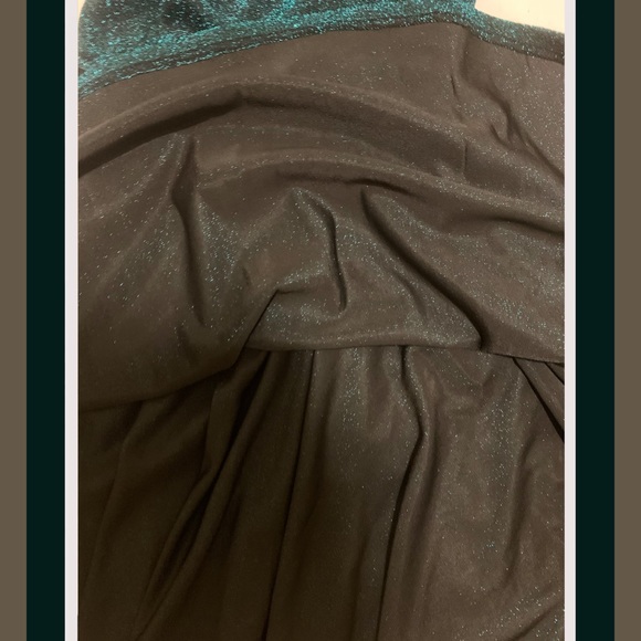Dark green sparkly dress! 🖤🌲✨ - Picture 3 of 3